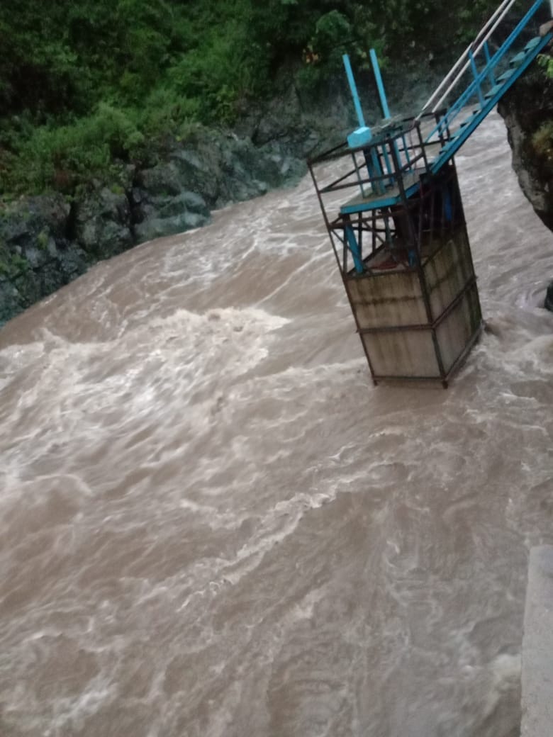 Trash rack of Rs 84 crore scheme submerged in silt, hue and cry for water in Mandi city