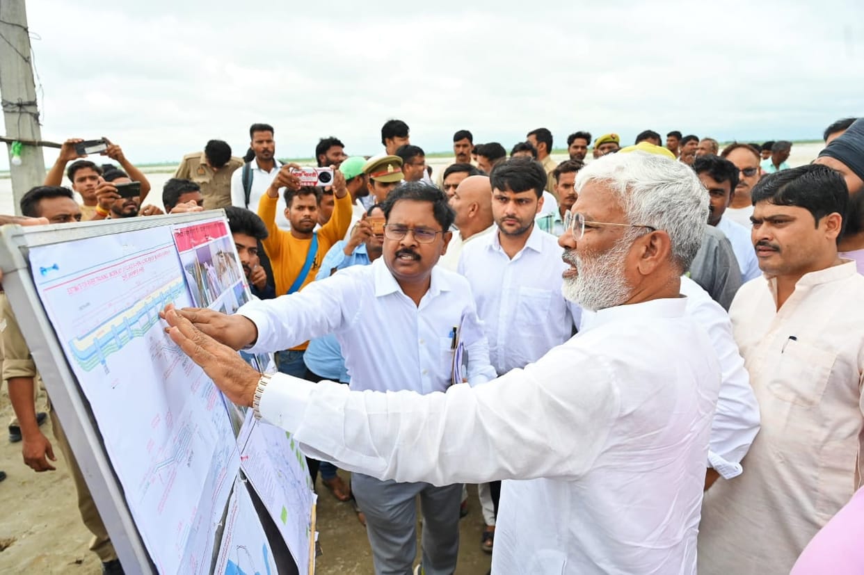 Jal Shakti Minister arrived to know the reality of flood relief projects