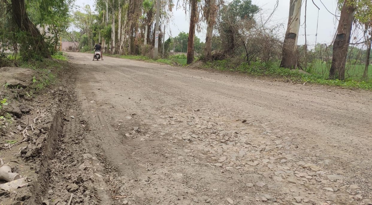 The construction work of Sanpeda Road, which started a month ago, stopped again.