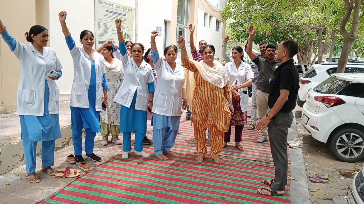 NHM workers will surround CM's residence today