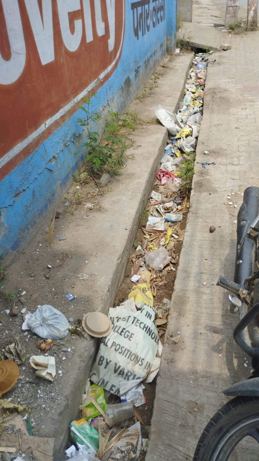 Navalti Chowk road is bad, wait is long