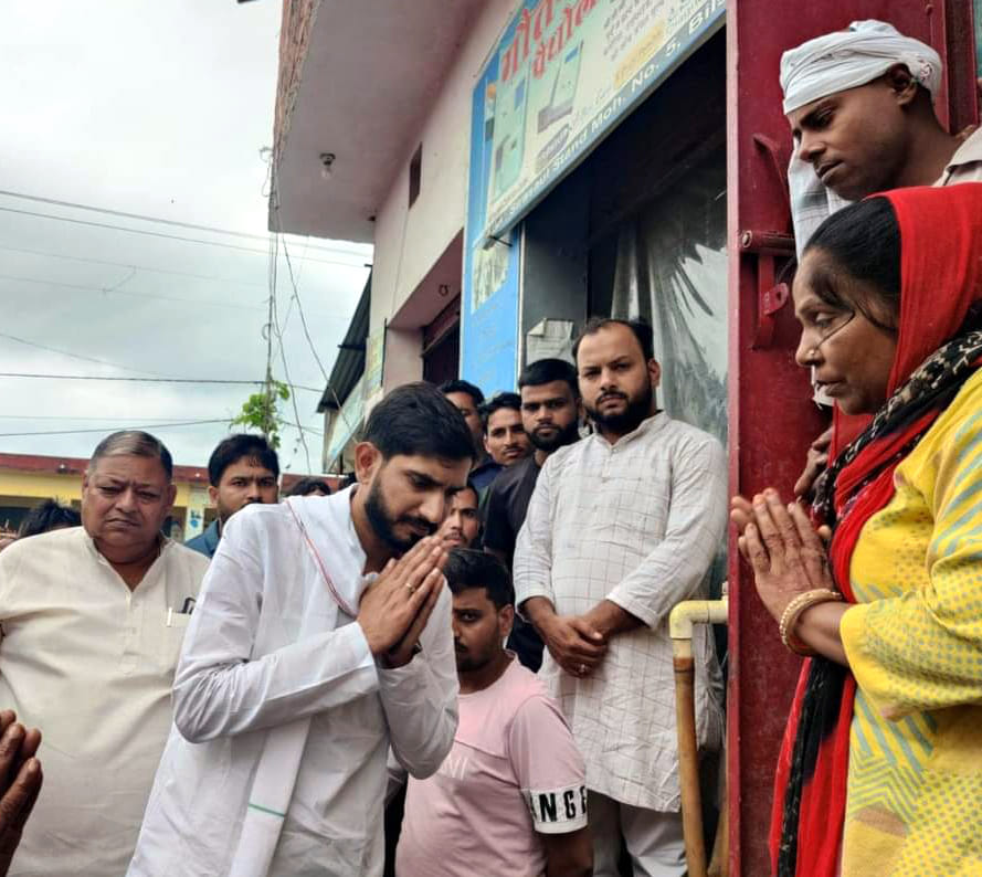SP MP met Roshni's family, expressed grief over Hathras incident