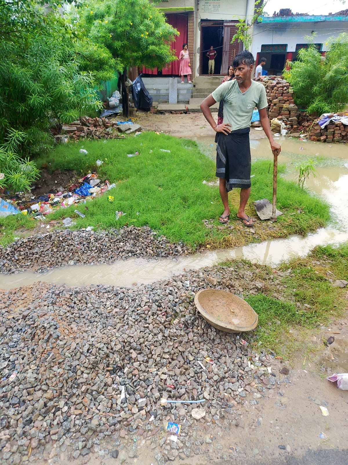 Rain water filled in Chaipurwa, danger of infectious disease