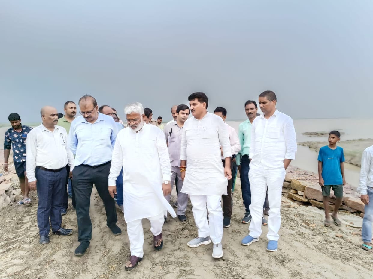 Jal Shakti Minister's foot stuck in stones, panic created after seeing blood