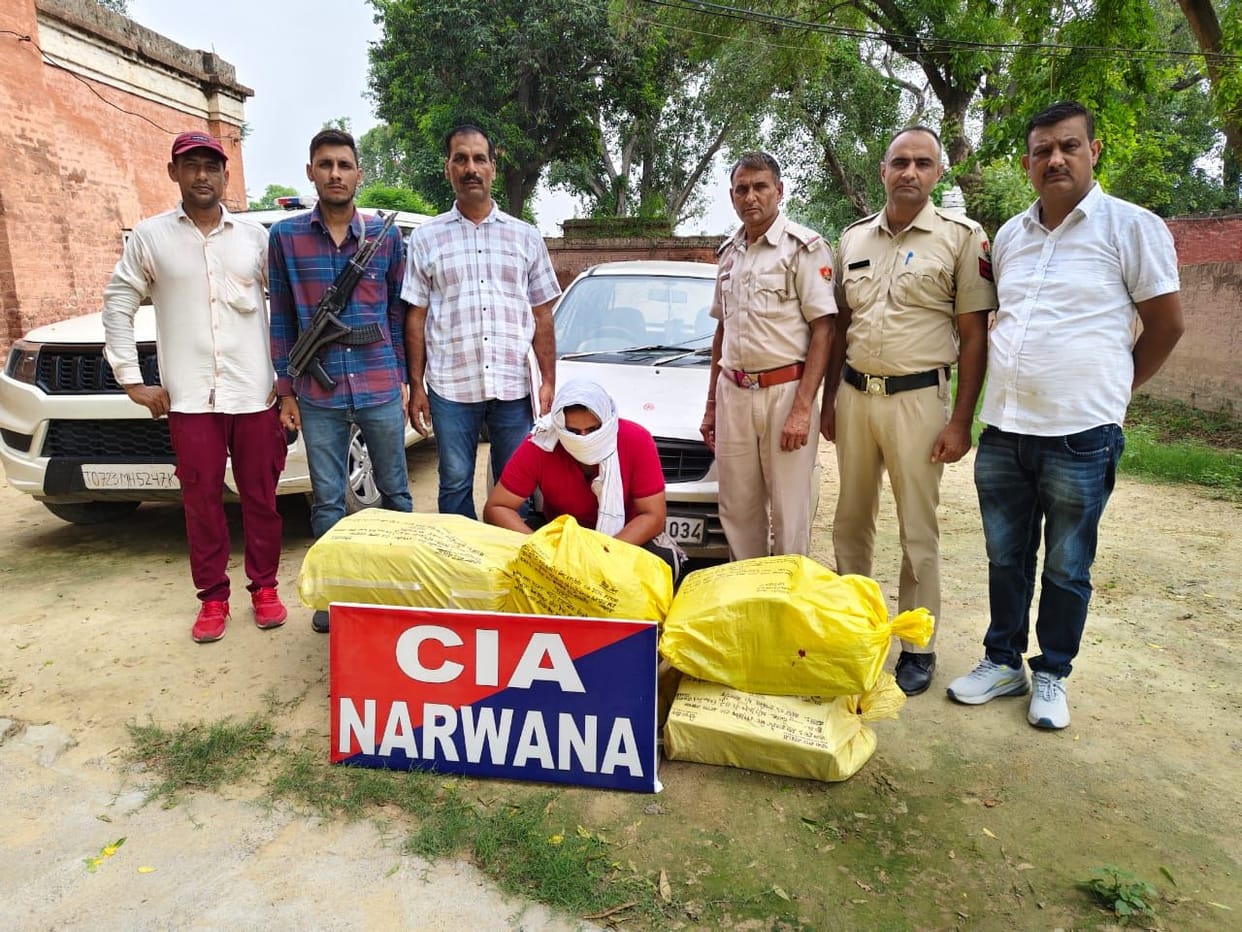 CIA staff caught a young man driving a car with alcohol