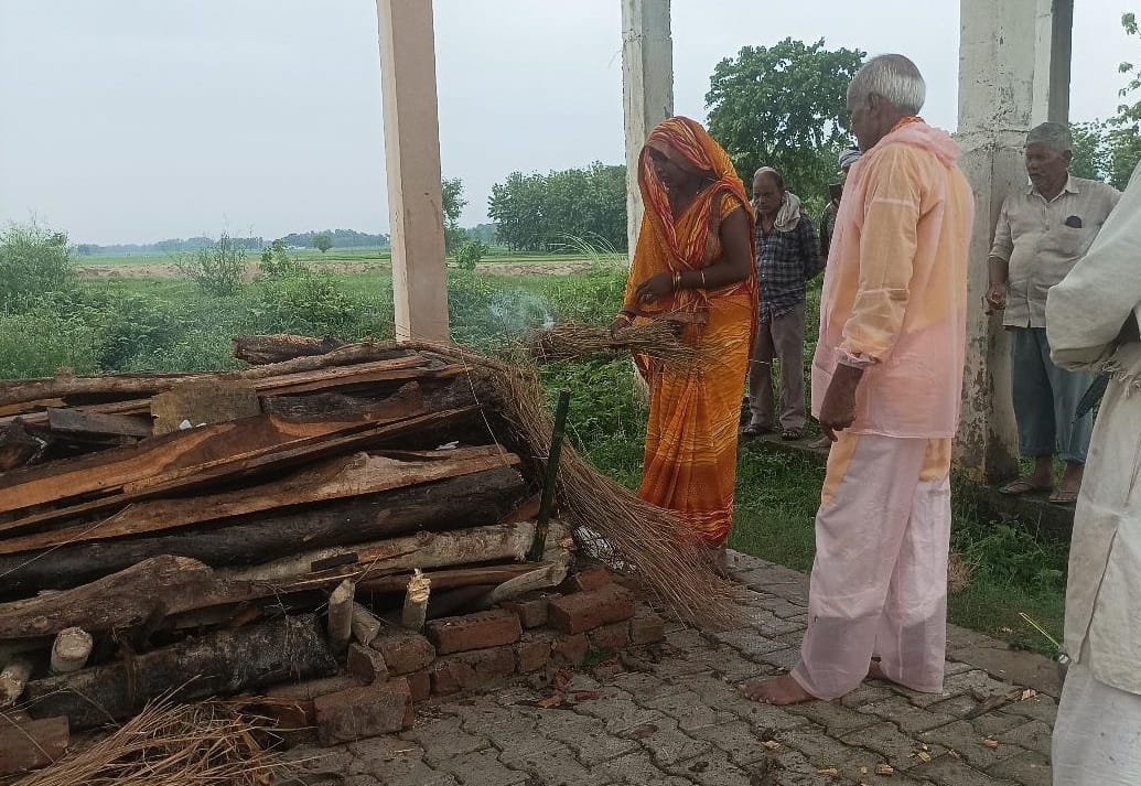 Son became daughter-in-law, burnt mother-in-law