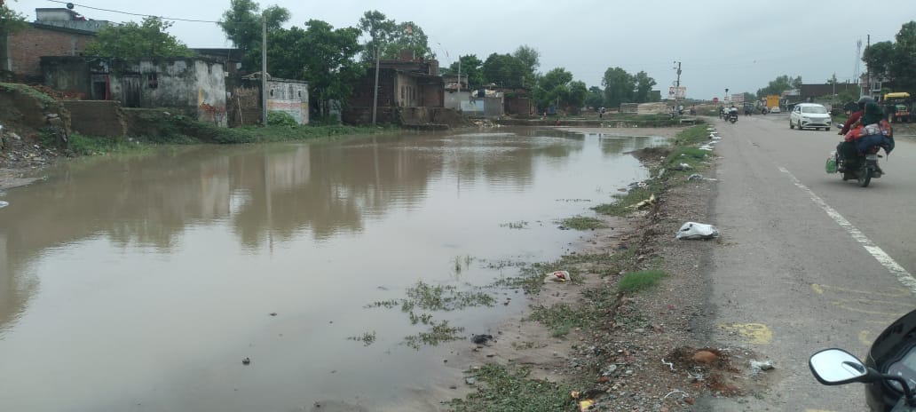 Wait then go, traveling on Gorakhpur-Sonauli highway is risky