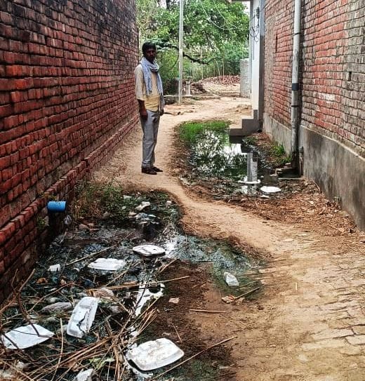 There is no drainage system, it is difficult to walk due to dirt in the streets.