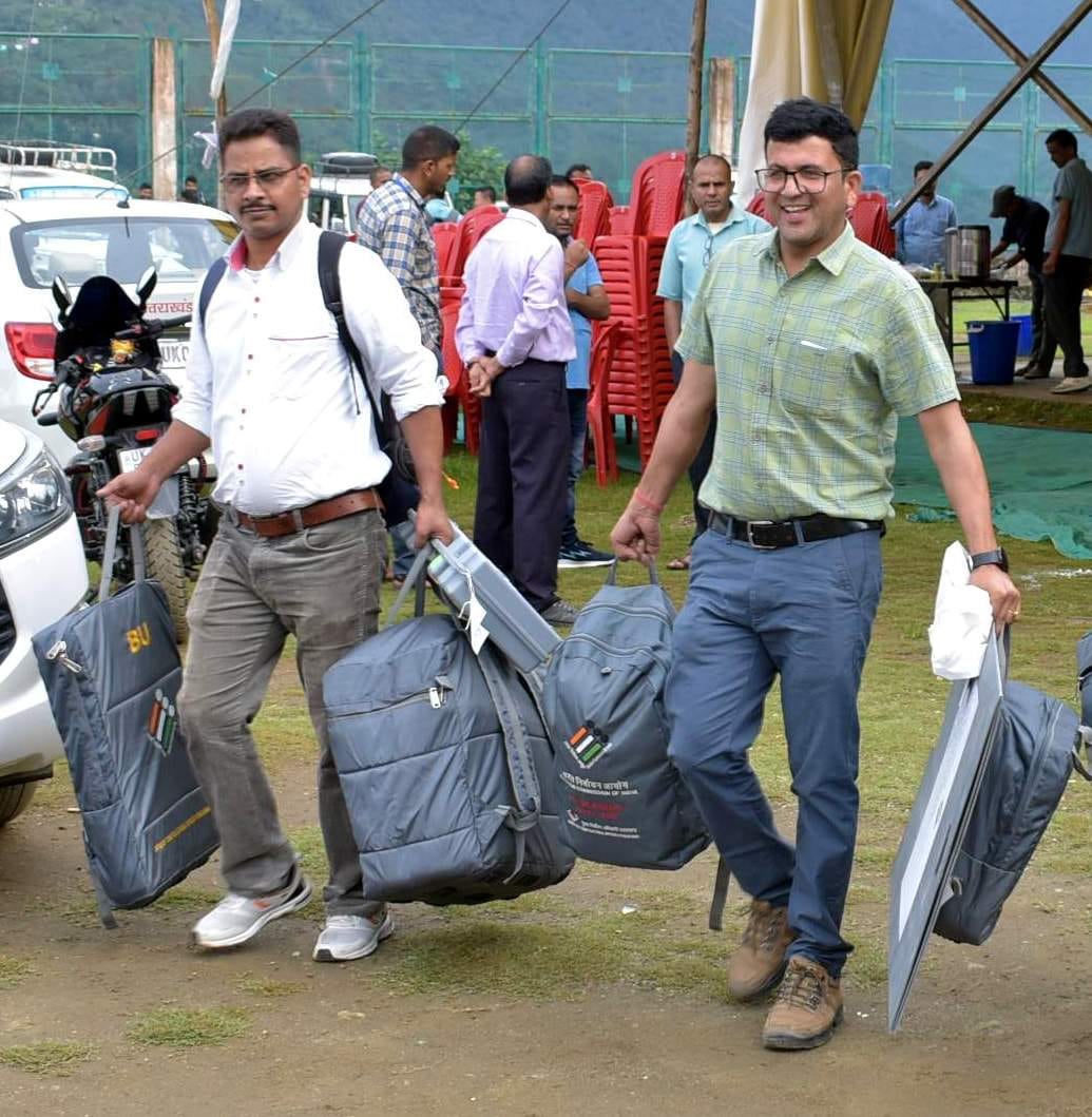 17 polling parties left for remote areas
