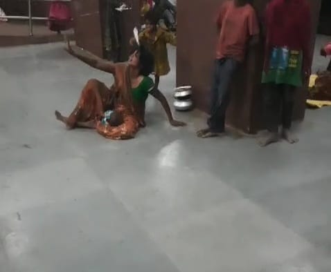 Drunk Woman Creates Ruckus At Damoh Railway Station, MP News Live Updates