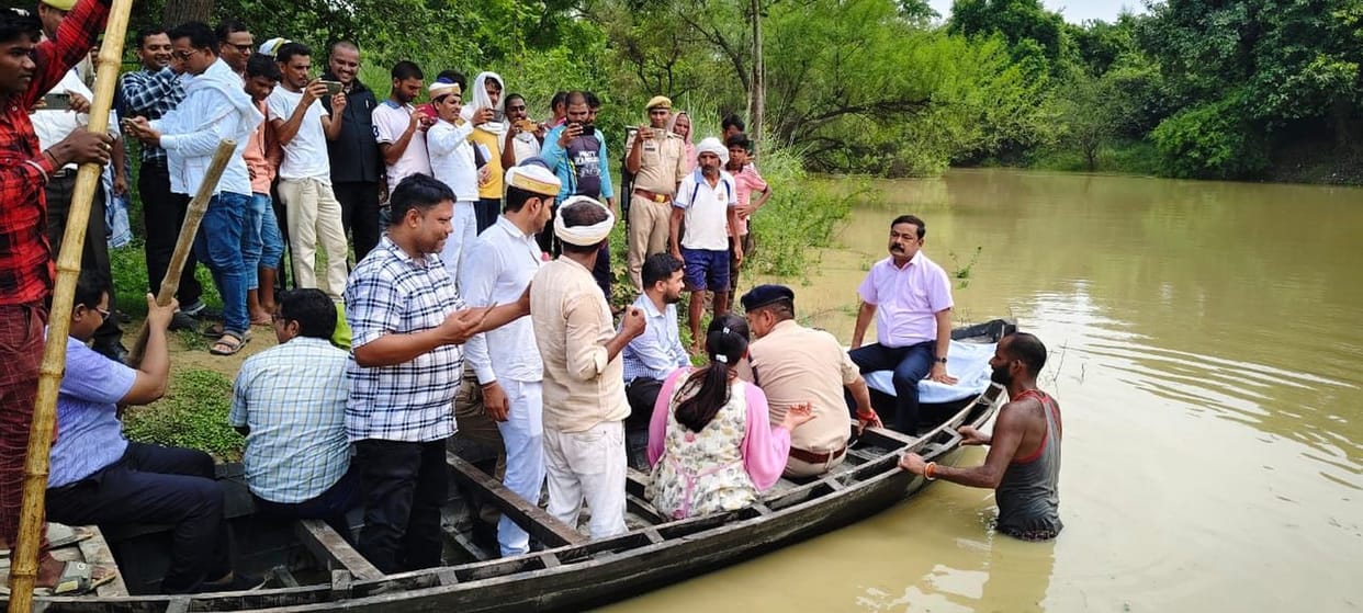 DM took stock of the flood situation by boat
