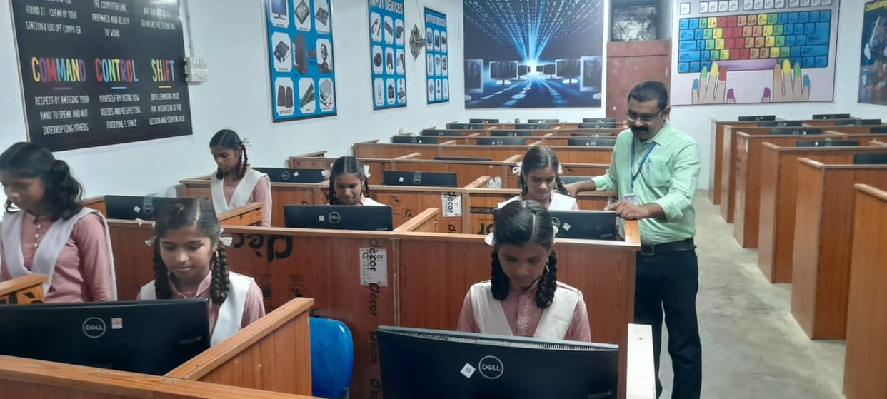 Damoh News: First Artificial Intelligence Lab In Government JPB School Madhya Pradesh News