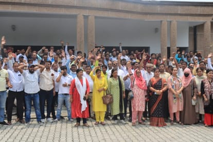 Digital Attendance: Teachers are adamant, will not mark attendance until their demands are met, warned to with