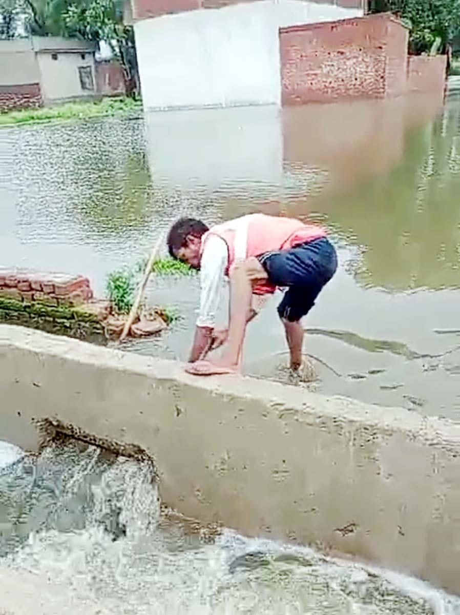 Water logging in new colonies due to heavy rain in Khutar