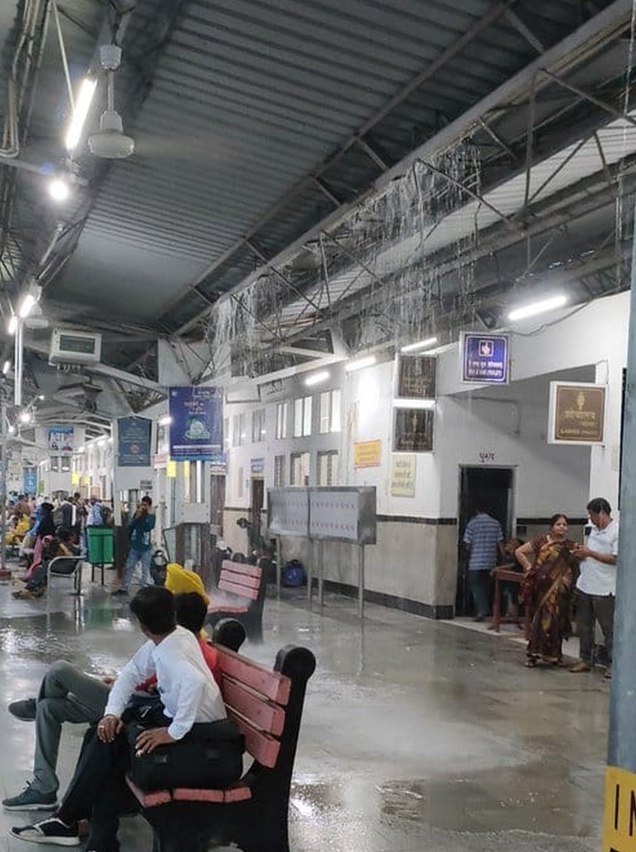 Open pole, platform filled with water