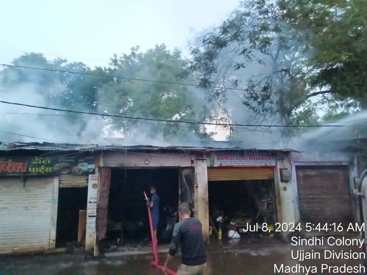 Ujjain Neelganga Area Shops Fire Three Fire Fighters Used To Dosed It Off