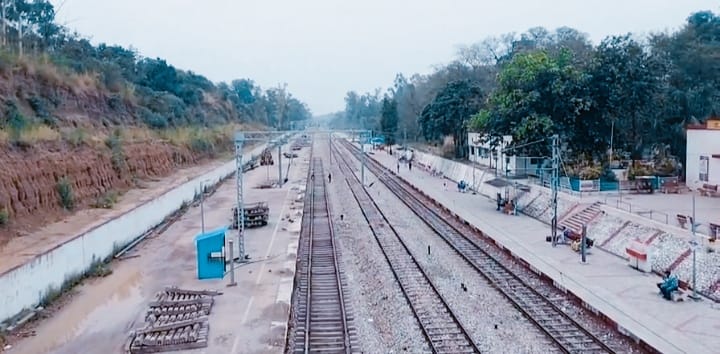 Date on date for gift of loop line at Una railway station