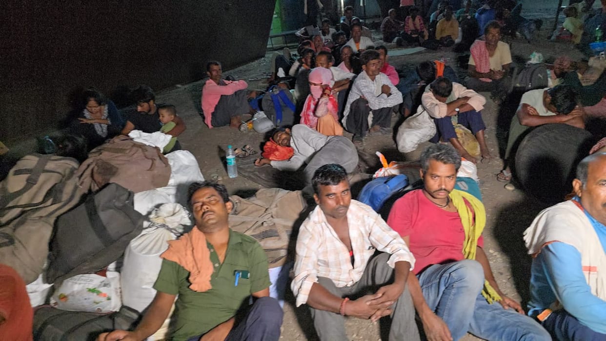 300 passengers loaded in the bus, many fell unconscious