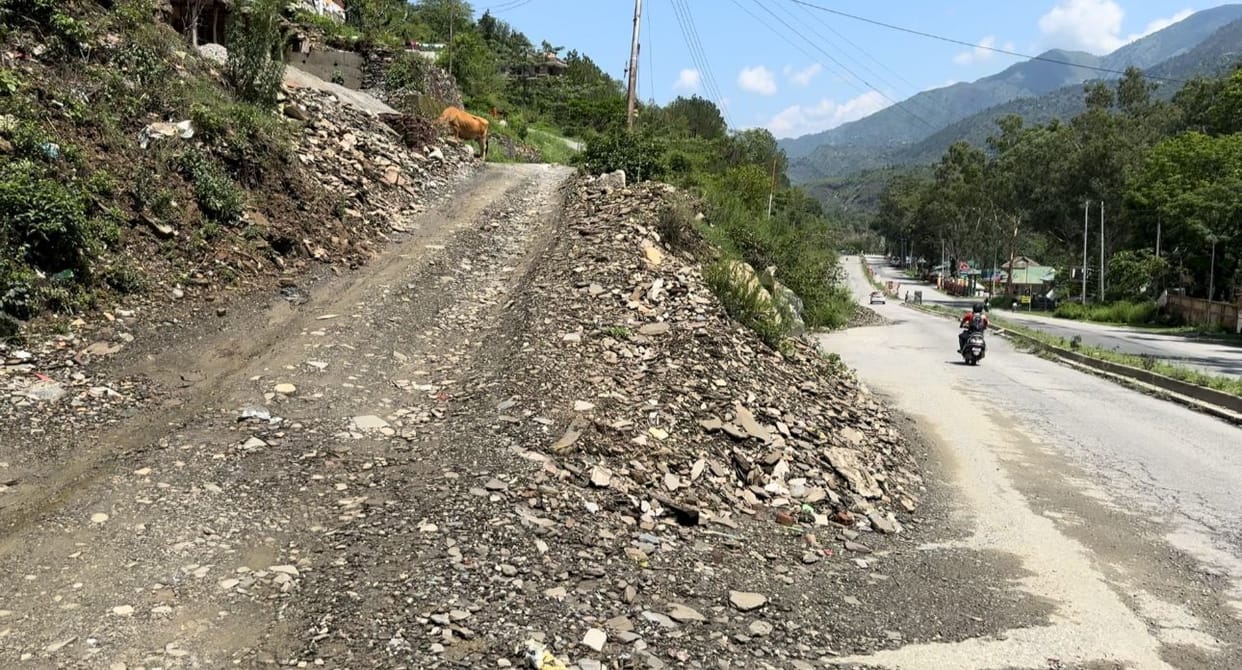 No trouble on four lane, road of Sojha village on the verge of collapse