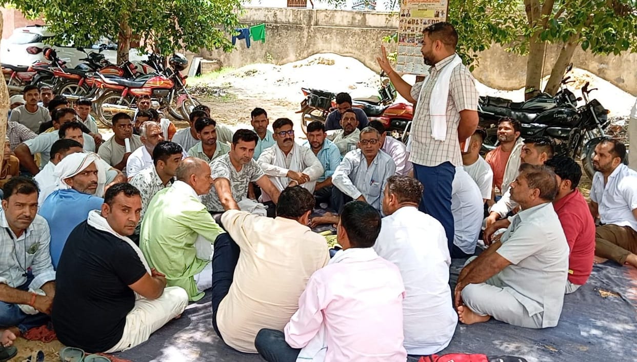 Pradhan Rajveer and Ombir became president of Electrical Employees Union