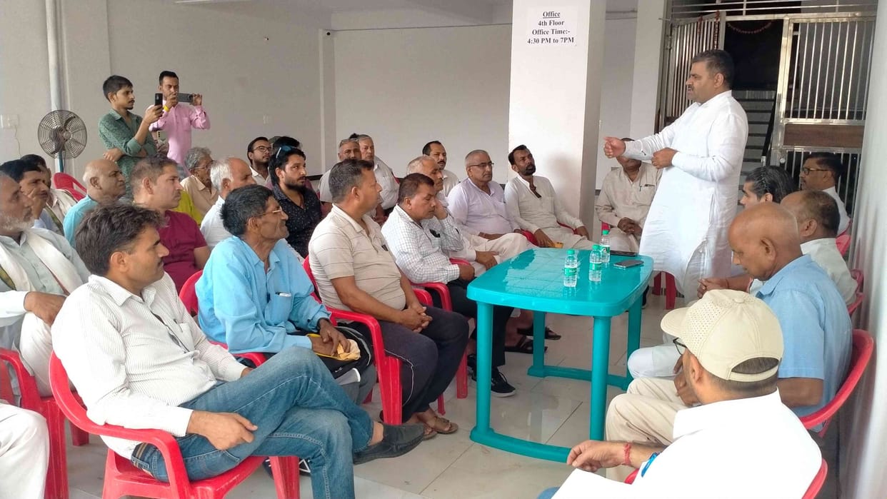 People from various social organizations held a meeting to decide the future strategy for setting up the district headquarters.