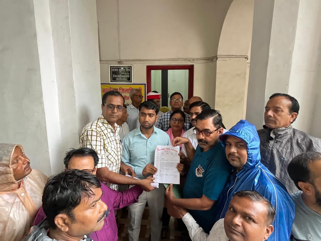 All teachers' organizations came out in protest against online attendance