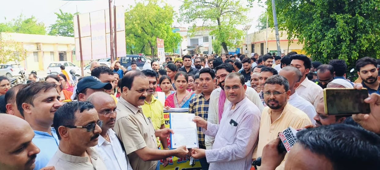 Teachers took to the streets in protest against online attendance