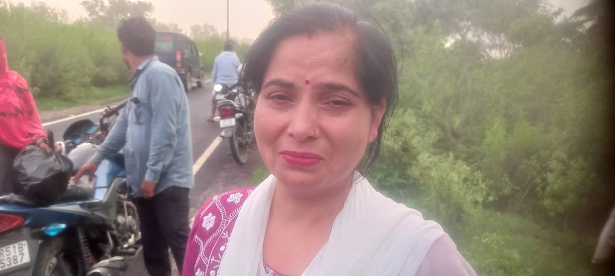 A woman's jewellery was robbed at gunpoint