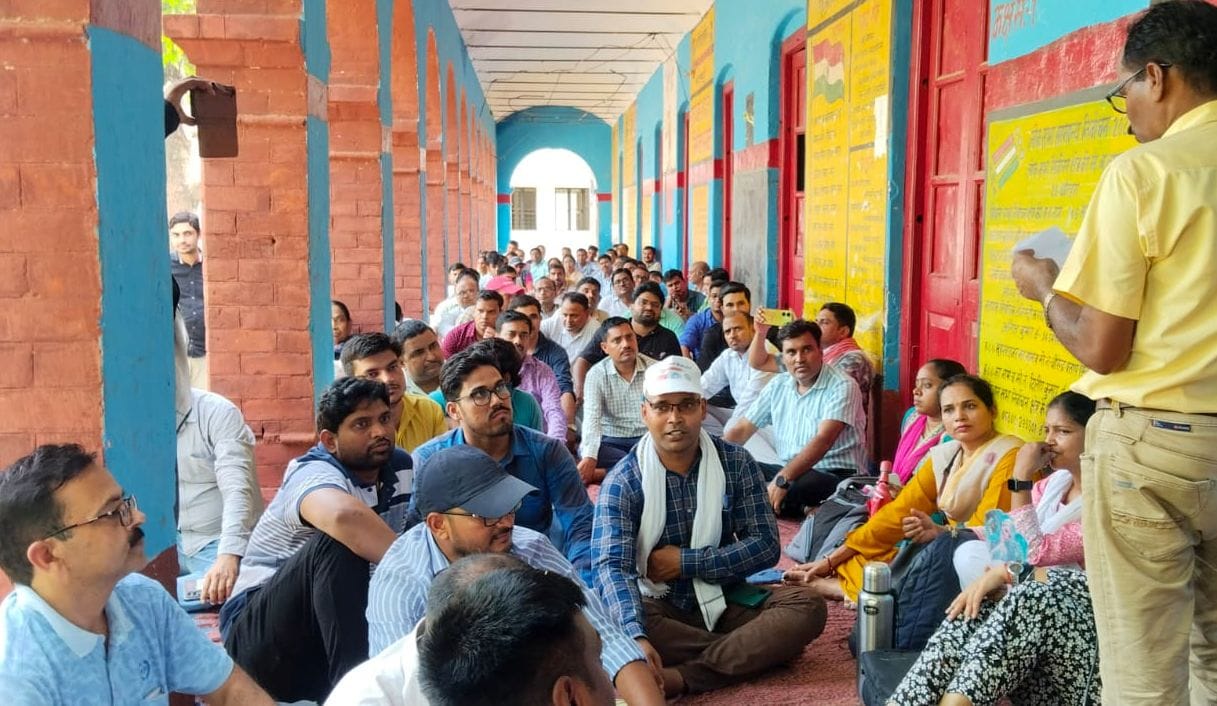 Teachers angry over online attendance