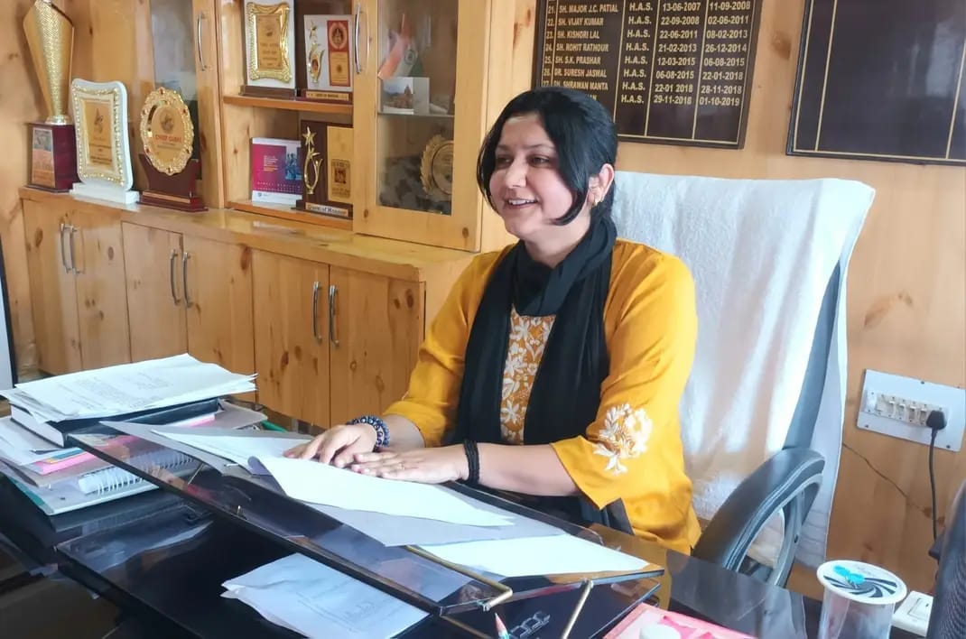 Pro. Anupama took over as president of Rotary Club Chhoti Kashi Mandi