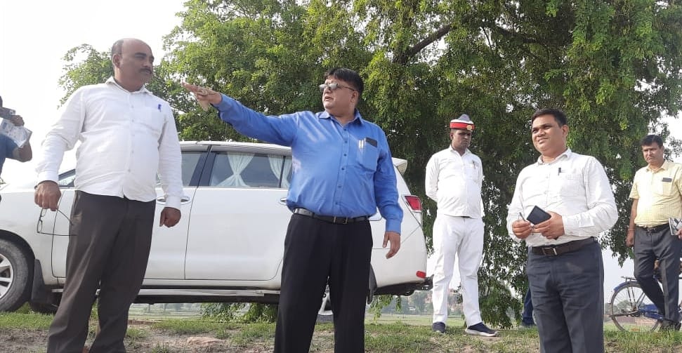 DM reached the embankment with officials