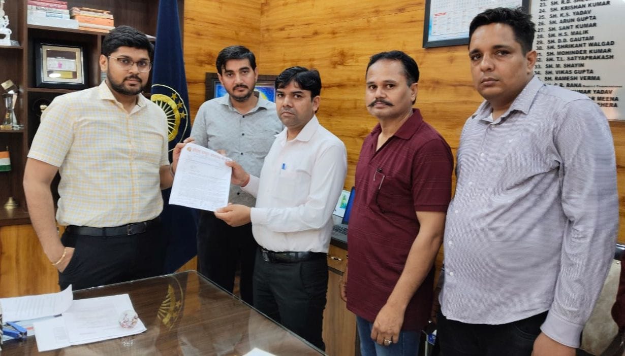 Members of Haryana Computer Professionals Association giving strike notice to Additional Deputy Commissioner.