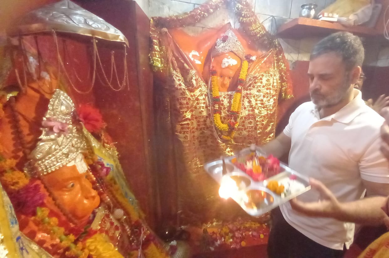 Rahul bowed his head in Hanuman temple, gave 501 Dakshina to Pandit