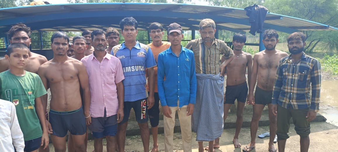 The villagers of Mighona expressed their anger towards the railway officers