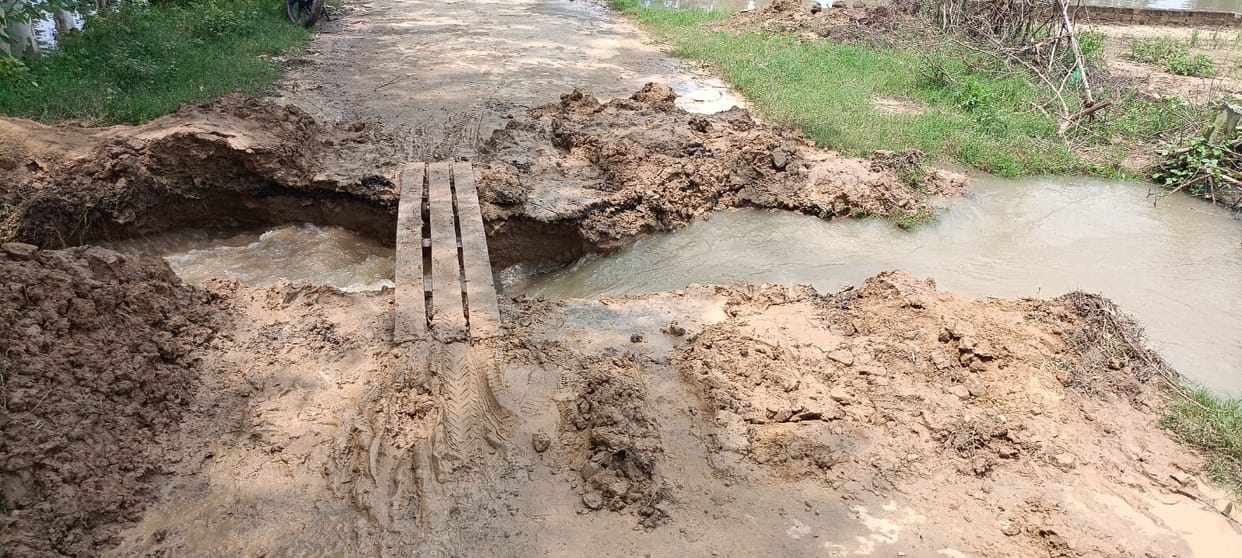 Waterlogging in hundreds of villages in rural areas, difficulty in commuting