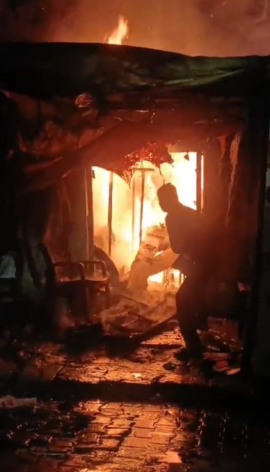 Fire broke out in two shops including beer shop