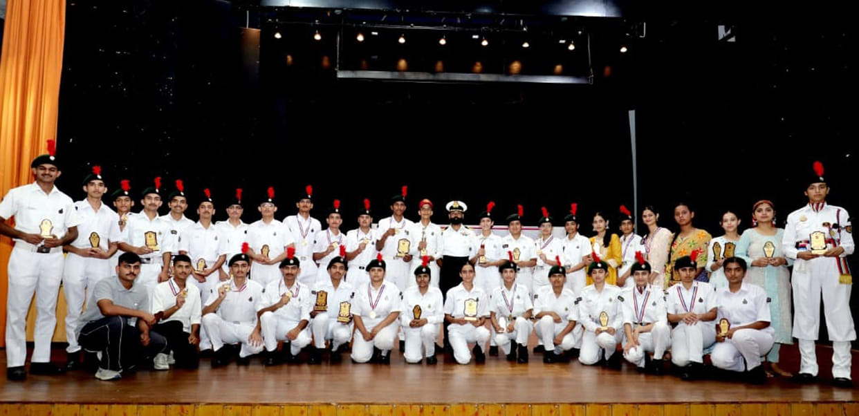 Medals distributed to outstanding performing cadets