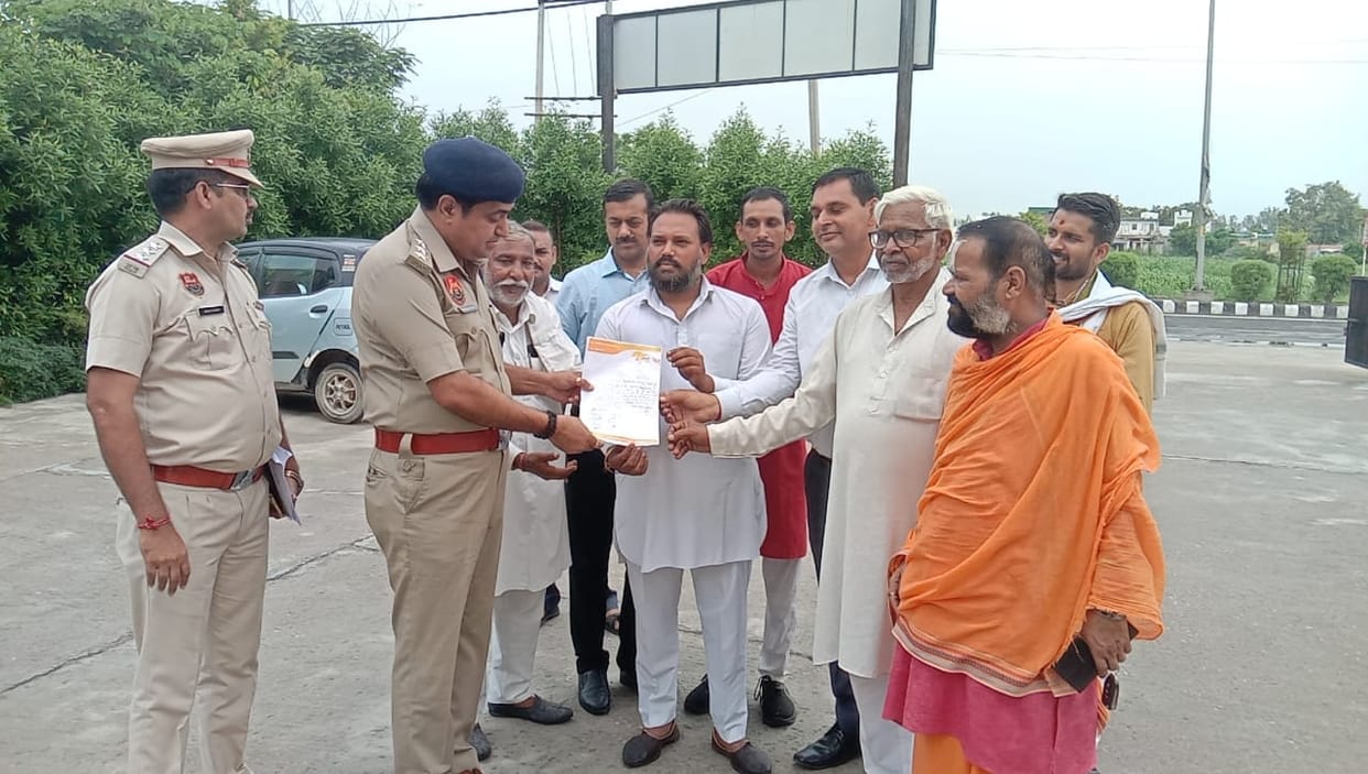 Hanuman Chalisa recitation of Hindu organizations in protest against the march in Palestinian attire