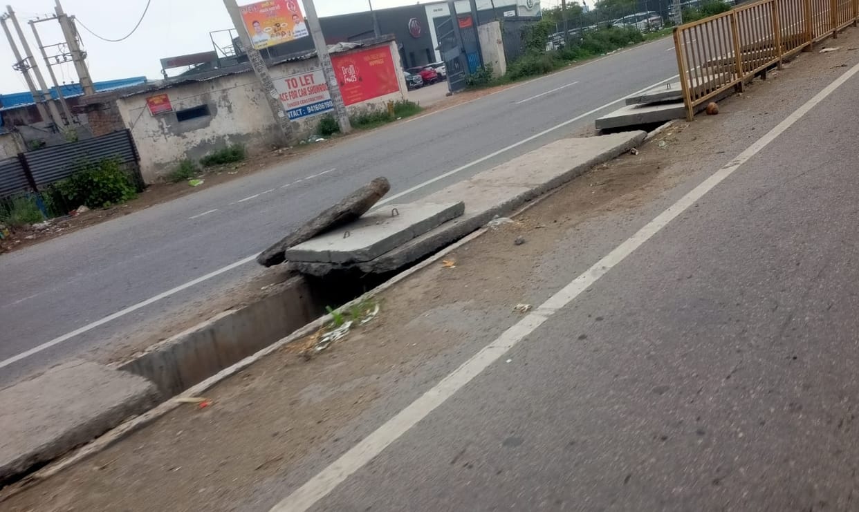 NH-44... Broken link roads of the highway built with crores of rupees, open drains turned into canker sores