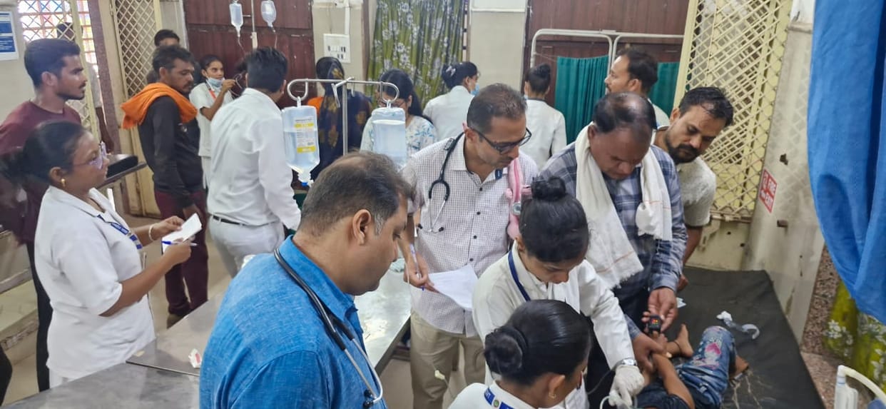 Damoh News Mother consumed poison along with two daughters four-month-old innocent died