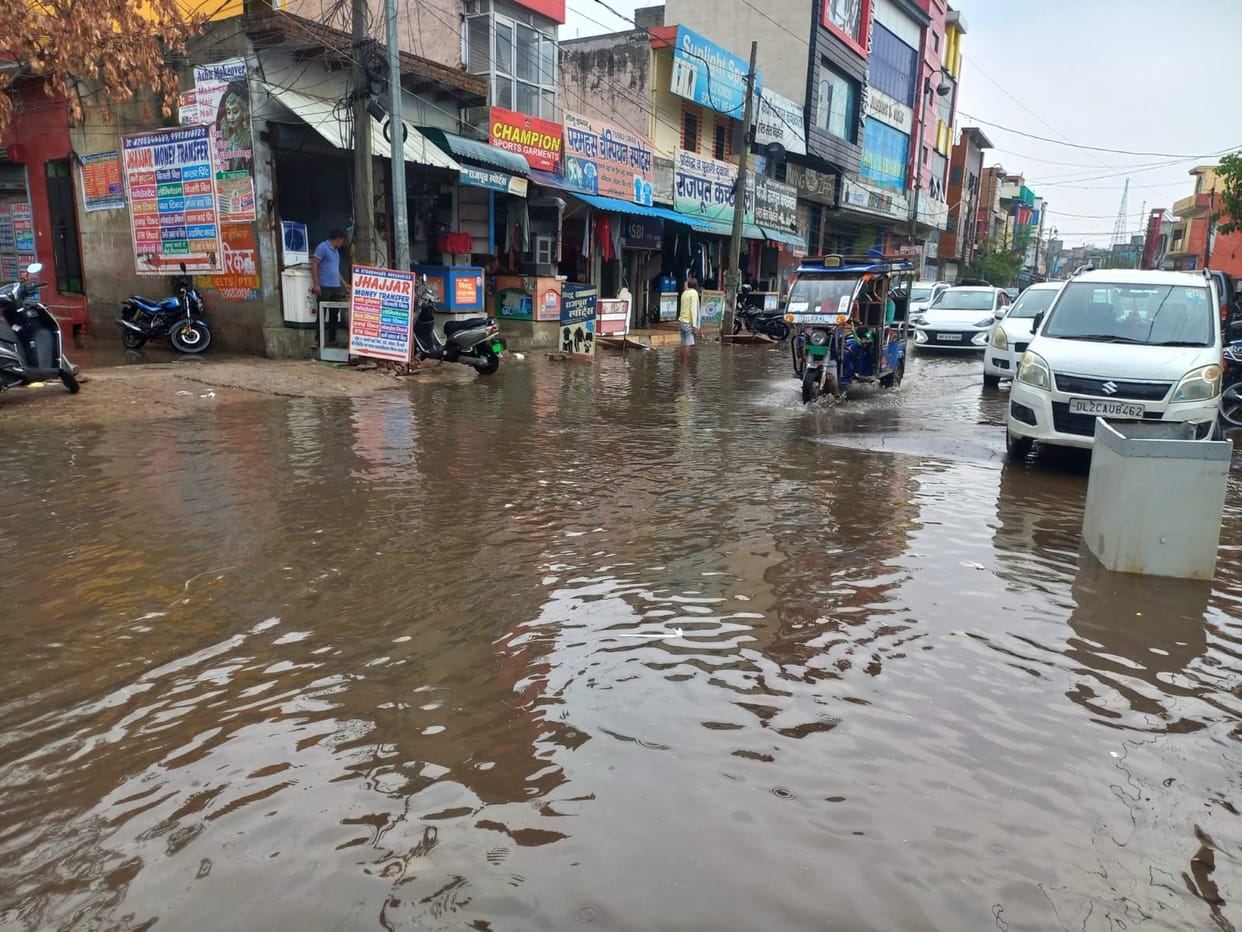 Waterlogging due to 34 mm rain, people are troubled