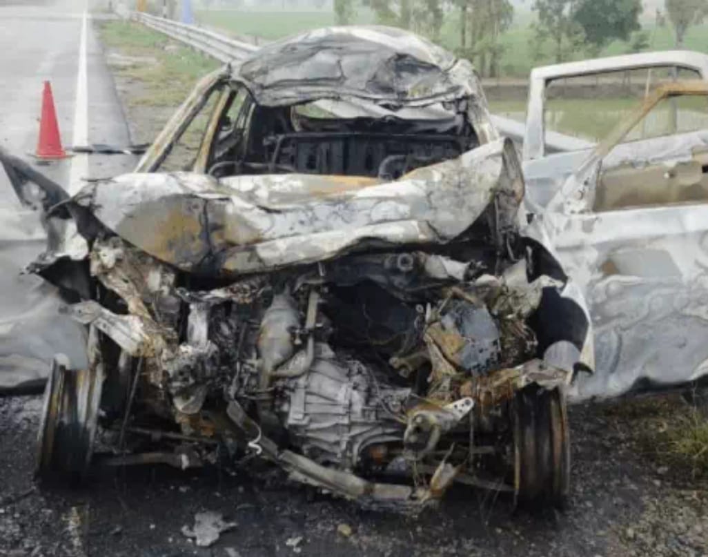The bodies of the youth burnt in the car had to be identified only by buttons, belt, shirt and wallet.