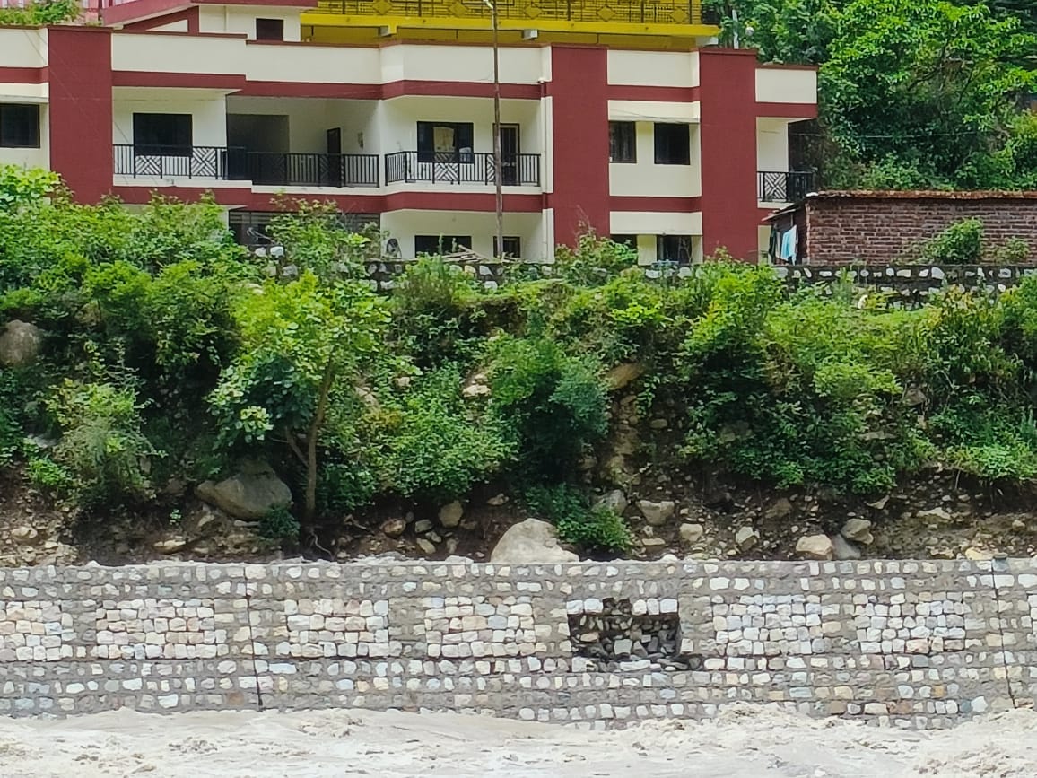 The security wall got damaged in the first rain itself.