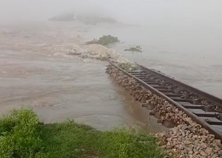 More than 100 villages filled with water...Palia lost contact with district headquarters
