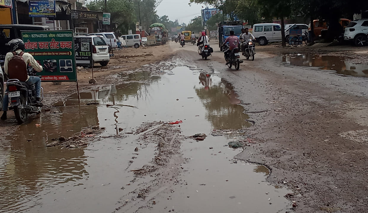 Broken roads will increase the suffering of Shiva devotees