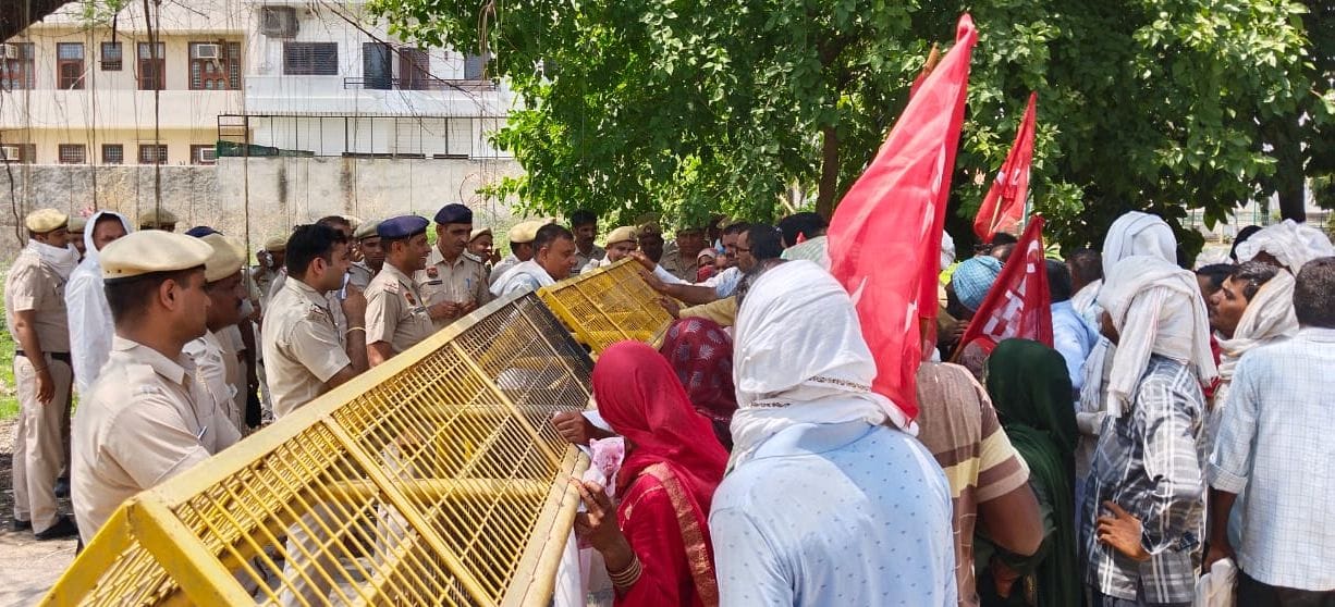 Building construction workers and sanitation workers demonstrated in the city
