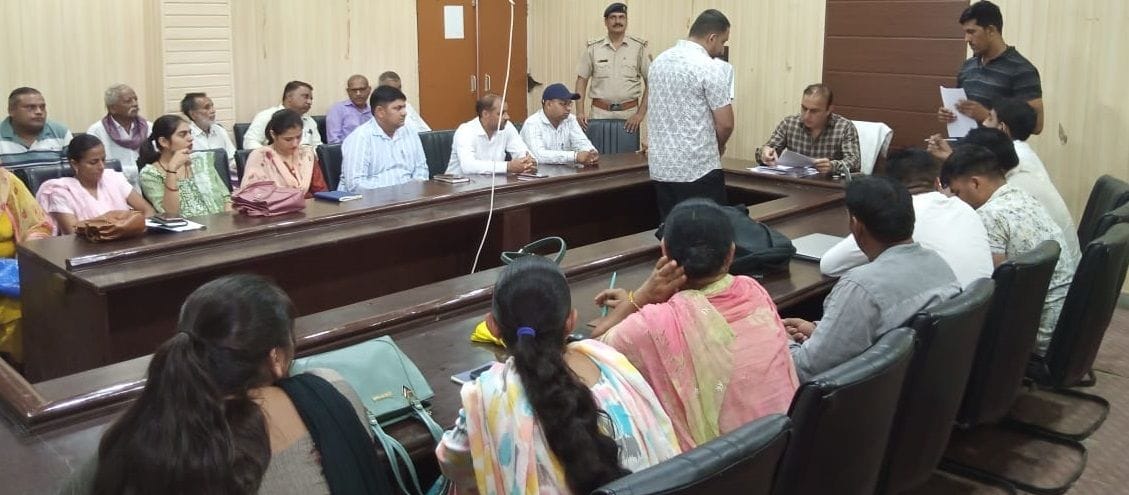 Solve people's problems on priority basis: SDM