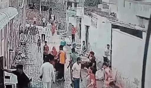 4 people beat brother-in-law and sister-in-law for bathing buffalo in the street