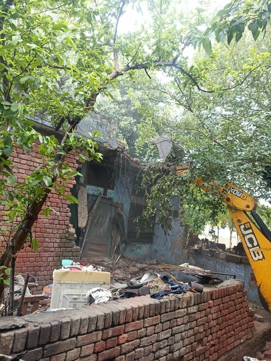 HSIIDC is removing encroachment from the old industrial area.
