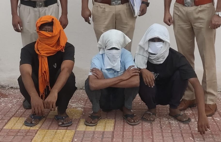 Three accused arrested in case of kidnapping, assault and snatching of mobile phone